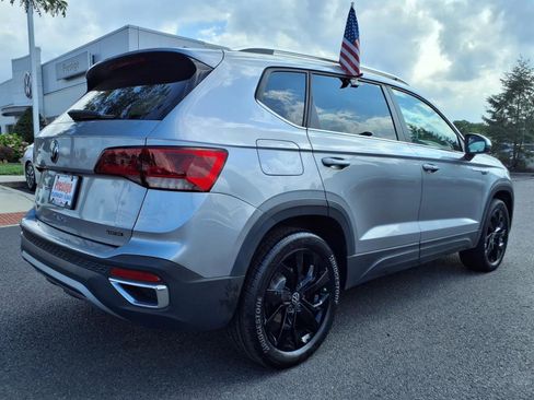 Certified 2022 Volkswagen Taos SE w/ IQ.Drive SE Package image 6