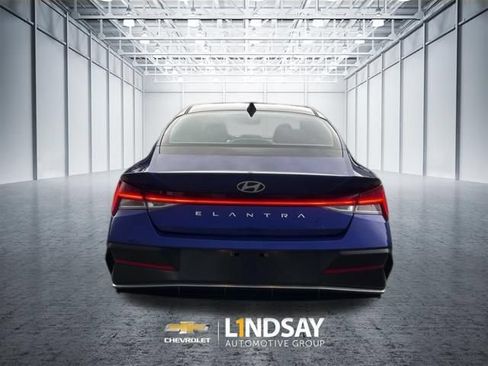 Used 2025 Hyundai Elantra SEL FWD image 5