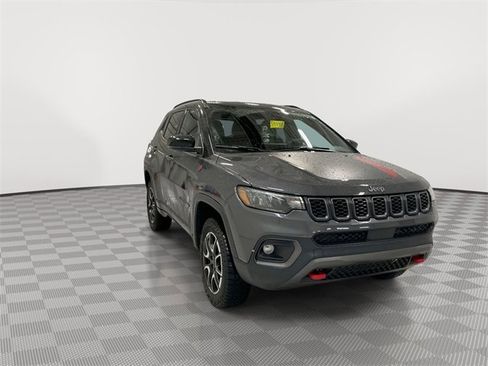 Used 2024 Jeep Compass Trailhawk image 2