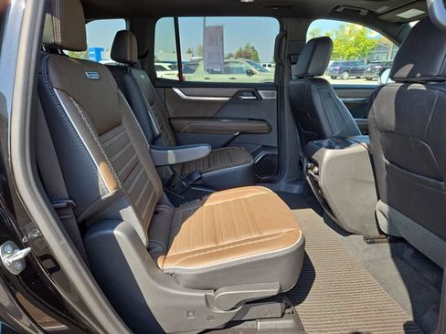 Used 2026 GMC Acadia Denali Ultimate AWD/4WD image 36