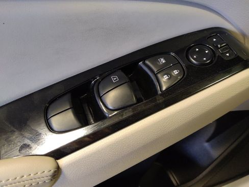 Used 2023 Nissan Altima 2.5 SV FWD image 27