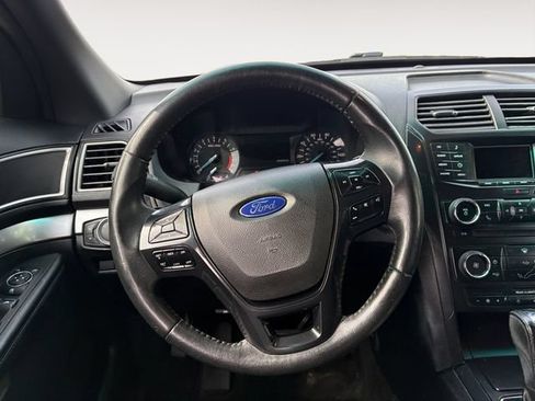 Used 2016 Ford Explorer XLT AWD/4WD image 12