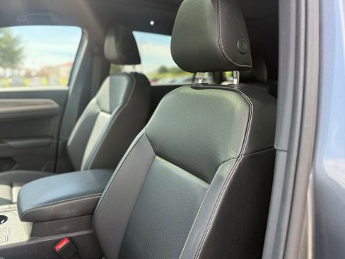 Used 2020 Volkswagen Atlas Cross Sport SE w/ Panoramic Sunroof Package FWD image 10