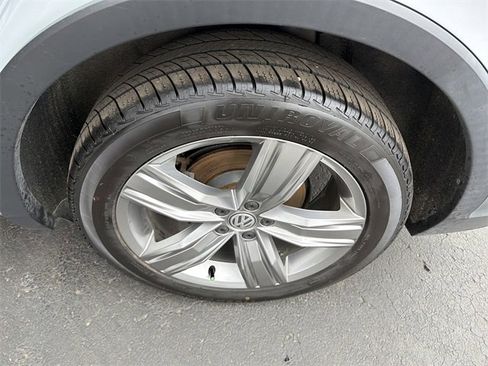 Used 2018 Volkswagen Tiguan SEL Premium image 12