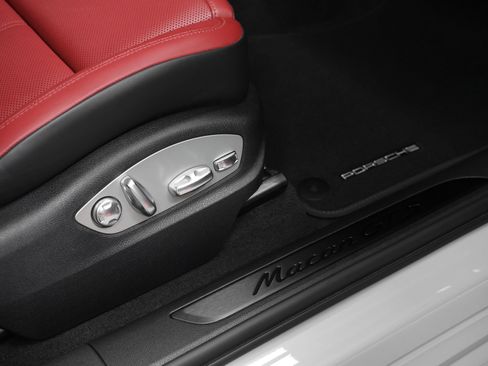 Certified 2023 Porsche Macan GTS AWD/4WD image 23