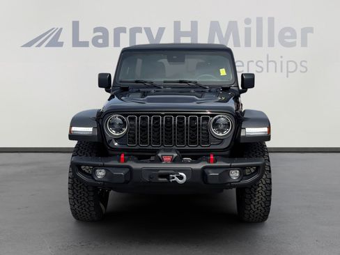 Used 2025 Jeep Wrangler Unlimited Rubicon w/ Steel Bumper Group image 8