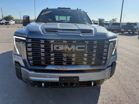 Used 2024 GMC Sierra 2500 Denali Ultimate image 9