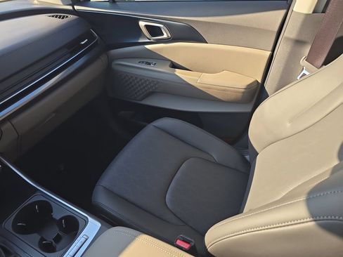 New 2026 Kia Carnival FWD image 15