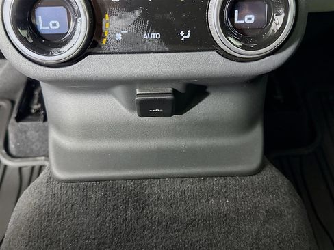 Used 2026 Land Rover Range Rover Velar Dynamic SE AWD/4WD image 28