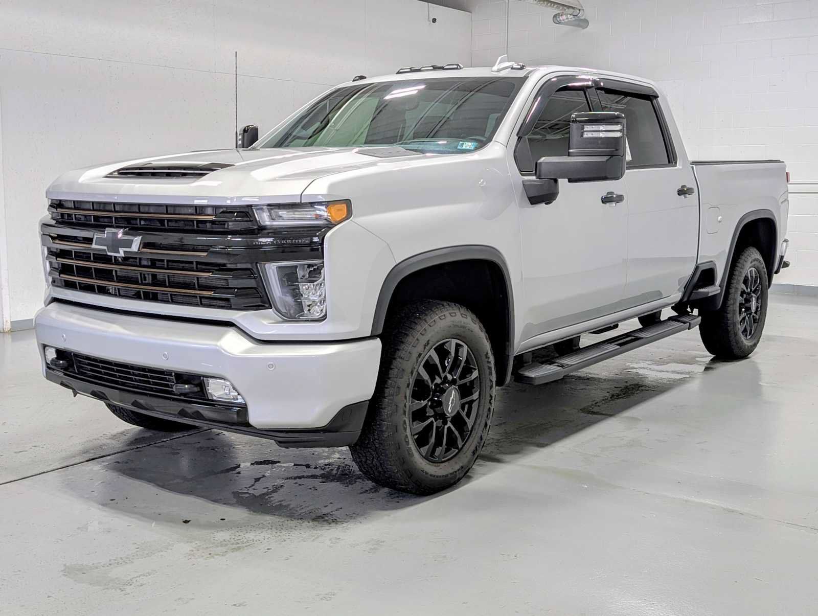 Used 2023 Chevrolet Silverado 3500 High Country w/ Z71 Off-Road Package AWD/4WD image 1