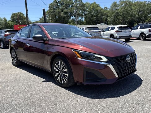Used 2025 Nissan Altima 2.5 SV FWD image 7