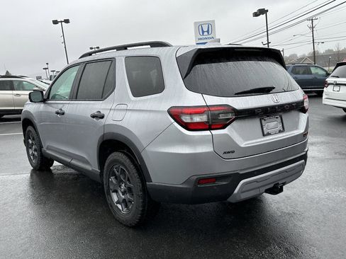 Used 2025 Honda Pilot TrailSport image 6