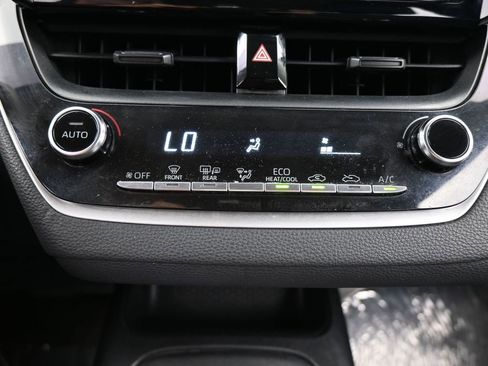 Used 2020 Toyota Corolla LE image 23