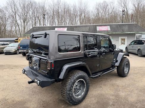 Used 2013 Jeep Wrangler Unlimited Sahara image 5