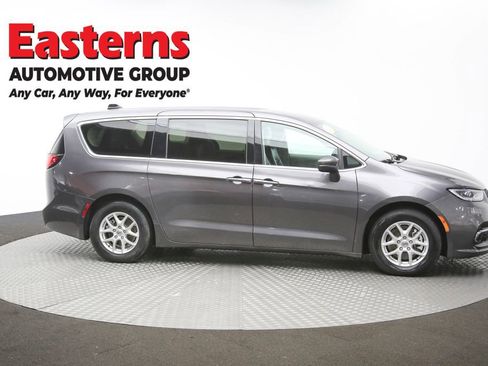 Used 2023 Chrysler Pacifica Touring-L FWD image 45