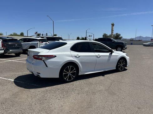Used 2019 Toyota Camry SE w/ Carpet Mat Package FWD image 4