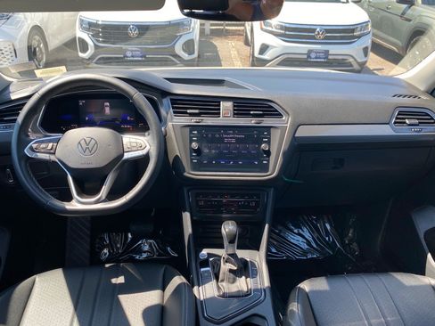 Certified 2023 Volkswagen Tiguan SE FWD image 11