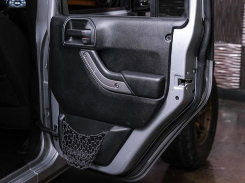 Used 2018 Jeep Wrangler Unlimited Sport S AWD/4WD image 40
