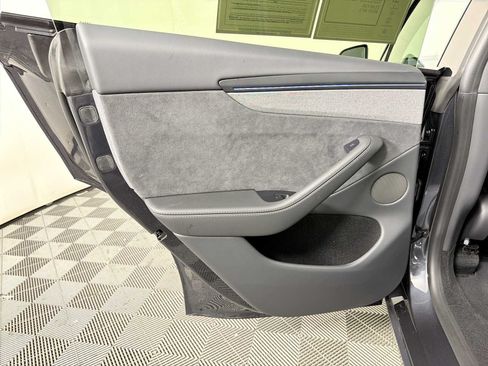 Used 2026 Tesla Model Y 2WD image 21