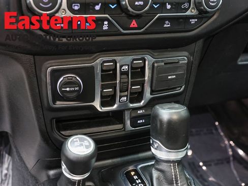Used 2023 Jeep Wrangler Unlimited Sahara w/ Cold Weather Group AWD/4WD image 21