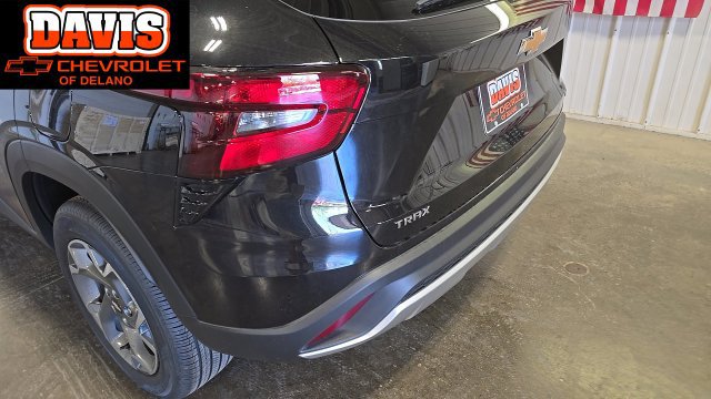 New 2026 Chevrolet Trax LT w/ LT Convenience Package FWD image 8