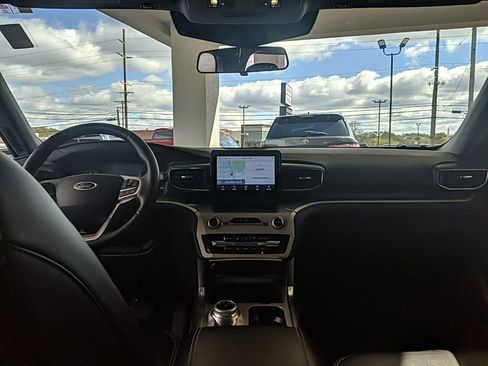 Used 2022 Ford Explorer XLT w/ Equipment Group 202A image 16