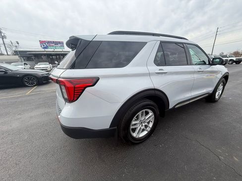 Used 2025 Ford Explorer Active w/ Active Comfort Package image 3