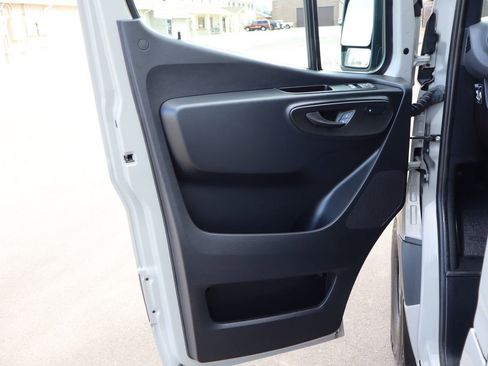 Used 2024 Mercedes-Benz Sprinter 2500 image 27