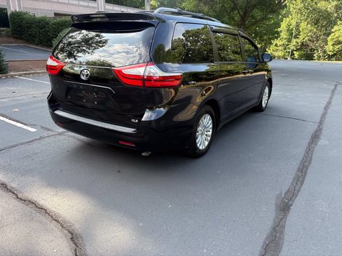 Used 2016 Toyota Sienna XLE FWD image 3