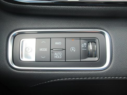 Used 2025 Buick Enclave Preferred AWD/4WD image 21