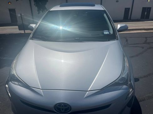 Used 2016 Toyota Prius Four FWD image 2