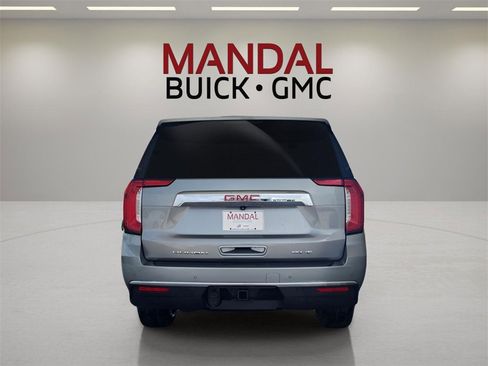 Used 2023 GMC Yukon XL SLT w/ SLT Luxury Package image 7