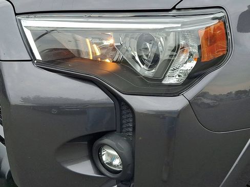 Used 2021 Toyota 4Runner Venture w/ Moonroof Package AWD/4WD image 11