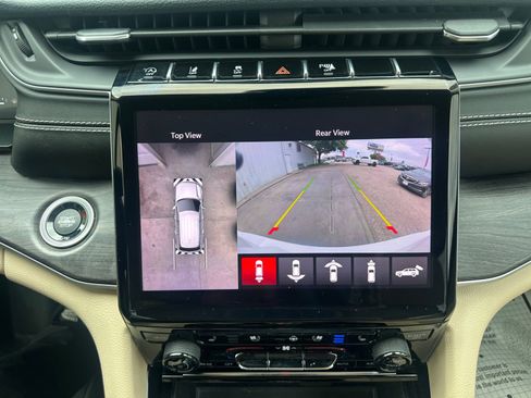 Used 2021 Jeep Grand Cherokee L Limited w/ Luxury Tech Group II AWD/4WD image 15