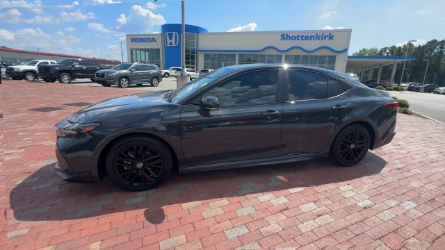 Used 2025 Toyota Camry SE w/ Multimedia Upgrade Package FWD image 7