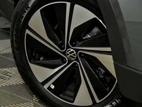 New 2026 Volkswagen Taos SE AWD/4WD image 3