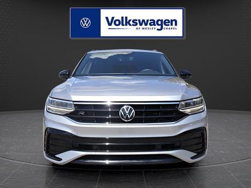 Certified 2022 Volkswagen Tiguan SE R-Line FWD image 3