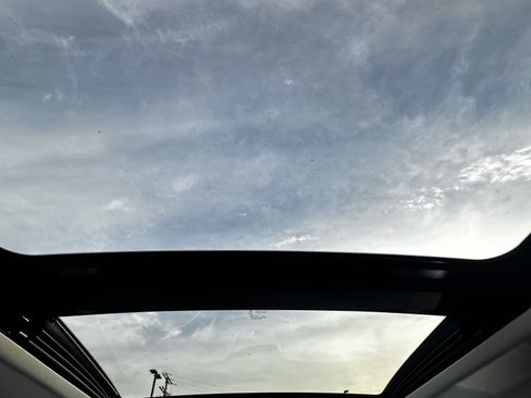 Used 2019 Jeep Cherokee Limited image 8