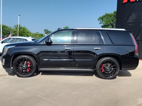 Used 2019 Cadillac Escalade Premium Luxury w/ Escalade Sport Edition AWD/4WD image 8