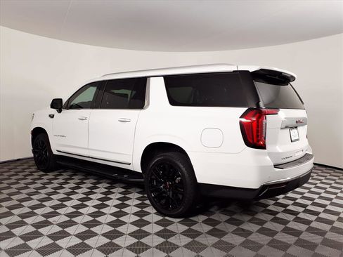 Used 2021 GMC Yukon XL SLT w/ SLT Premium Package image 6