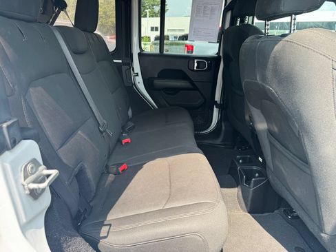 Used 2018 Jeep Wrangler Unlimited Sahara w/ Dual Top Group AWD/4WD image 29