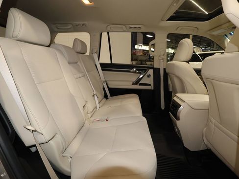 Used 2023 Lexus GX 460 Premium w/ Premium Plus Package image 25