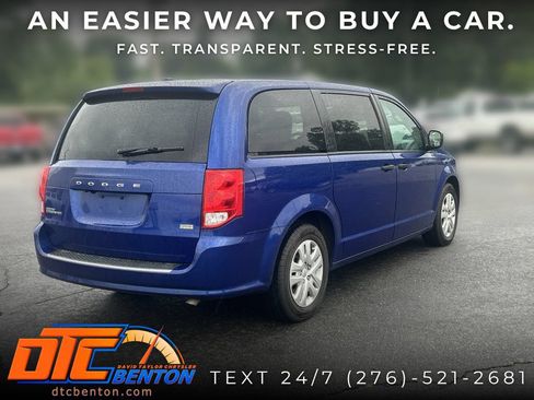 Used 2019 Dodge Grand Caravan SE w/ UConnect Hands-Free Group FWD image 3