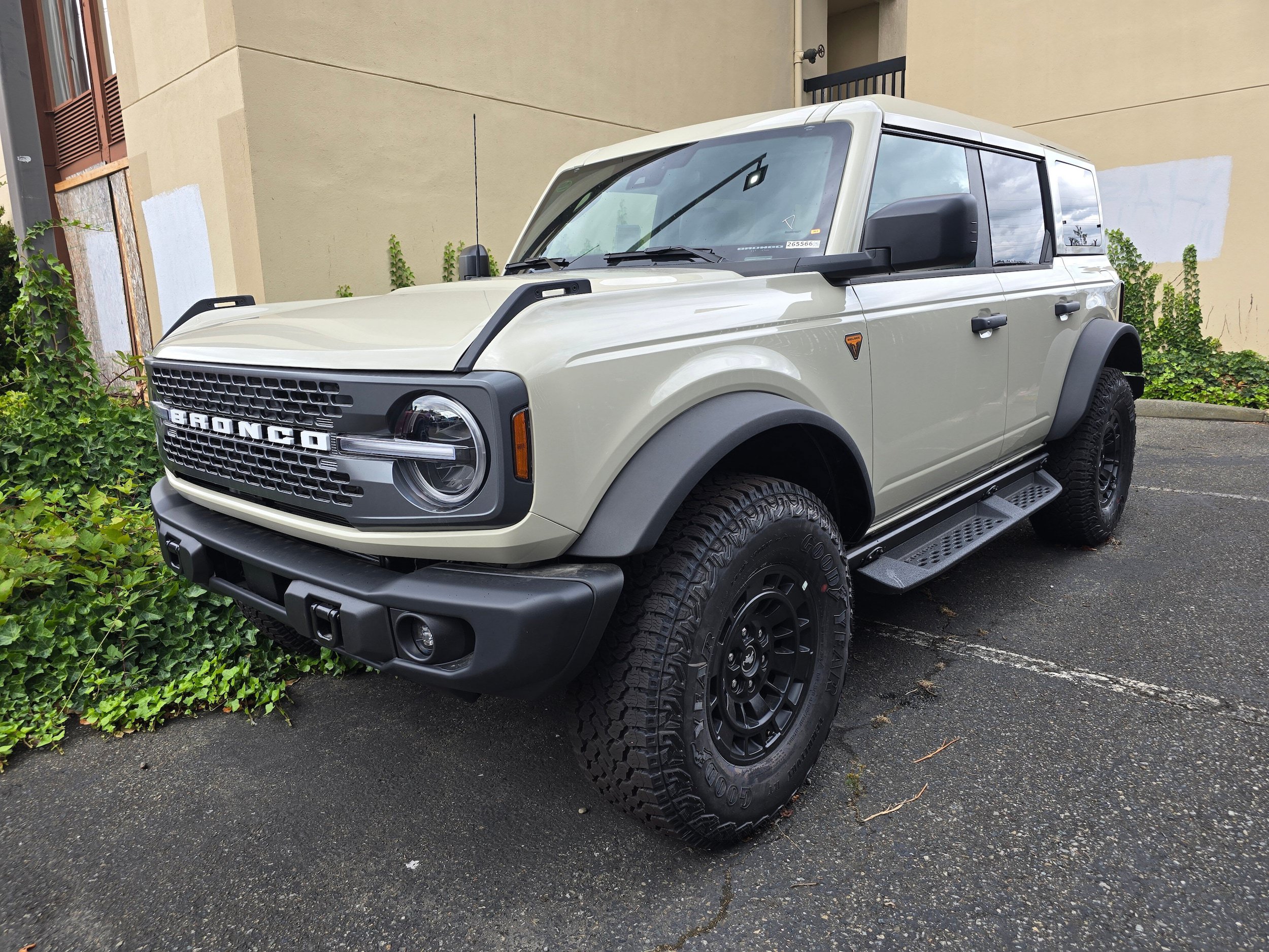 New 2026 Ford Bronco Badlands w/ Sasquatch Package AWD/4WD image 1
