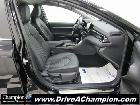 Used 2024 Toyota Camry SE image 32