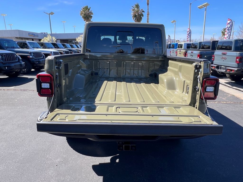 New 2026 Jeep Gladiator Mojave w/ Technology Group AWD/4WD image 16