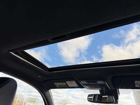 Used 2019 Toyota Tacoma TRD Sport w/ TRD Premium Sport Package AWD/4WD image 15