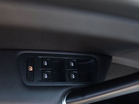 Used 2016 Volkswagen Golf SE image 10