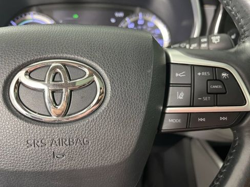 Certified 2022 Toyota Highlander XLE image 10