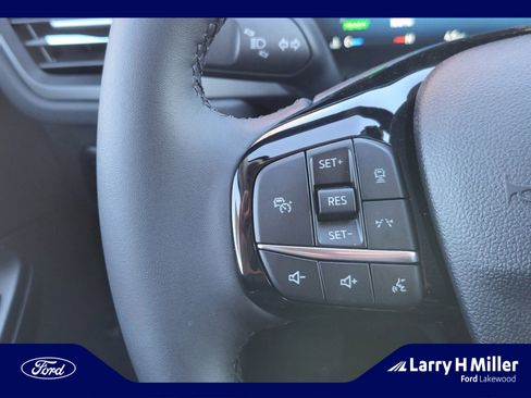 New 2024 Ford Escape SE w/ PHEV Premium Package image 32